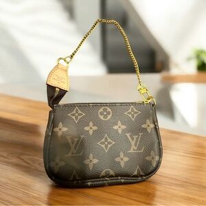 Louis Vuitton mini cell phone case/wallet